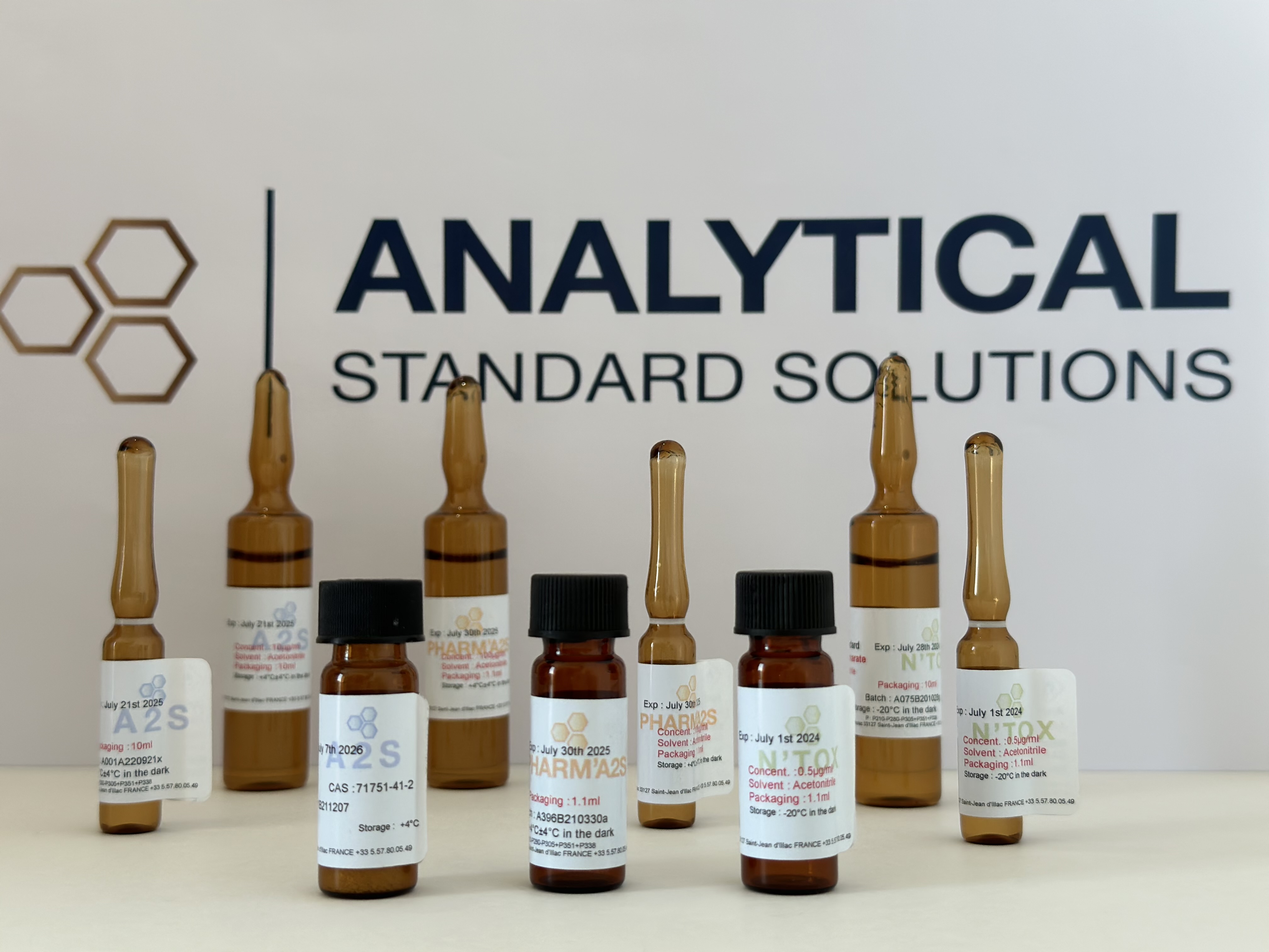 Amber ampoules and bottles